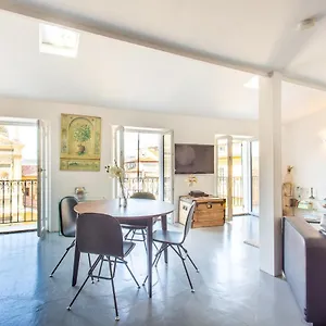 Ross 5- F2, Lumineux, Balcon, Loft, Clim, Vieux-nice , Nice France